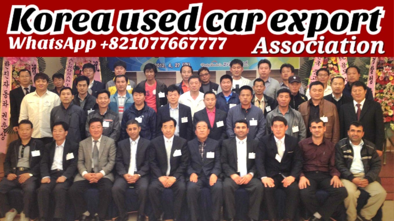 Foto de grupo de los miembros de la Asociación Coreana de Exportación de Vehículos Usados