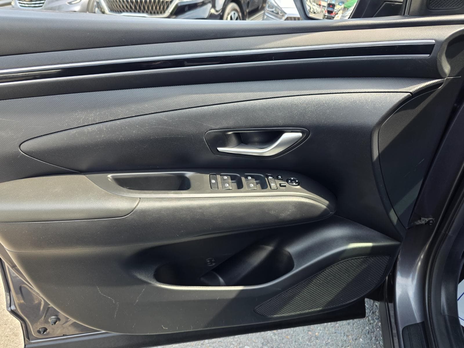 Seats and door trim photo slot 25