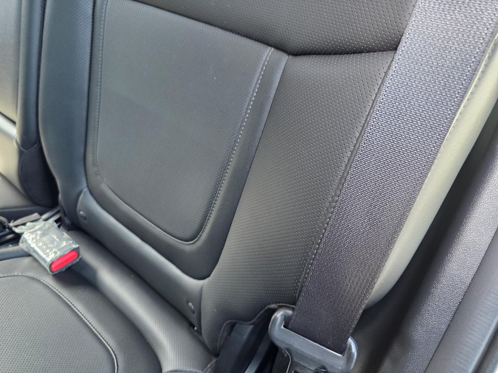 Seats and door trim photo slot 31