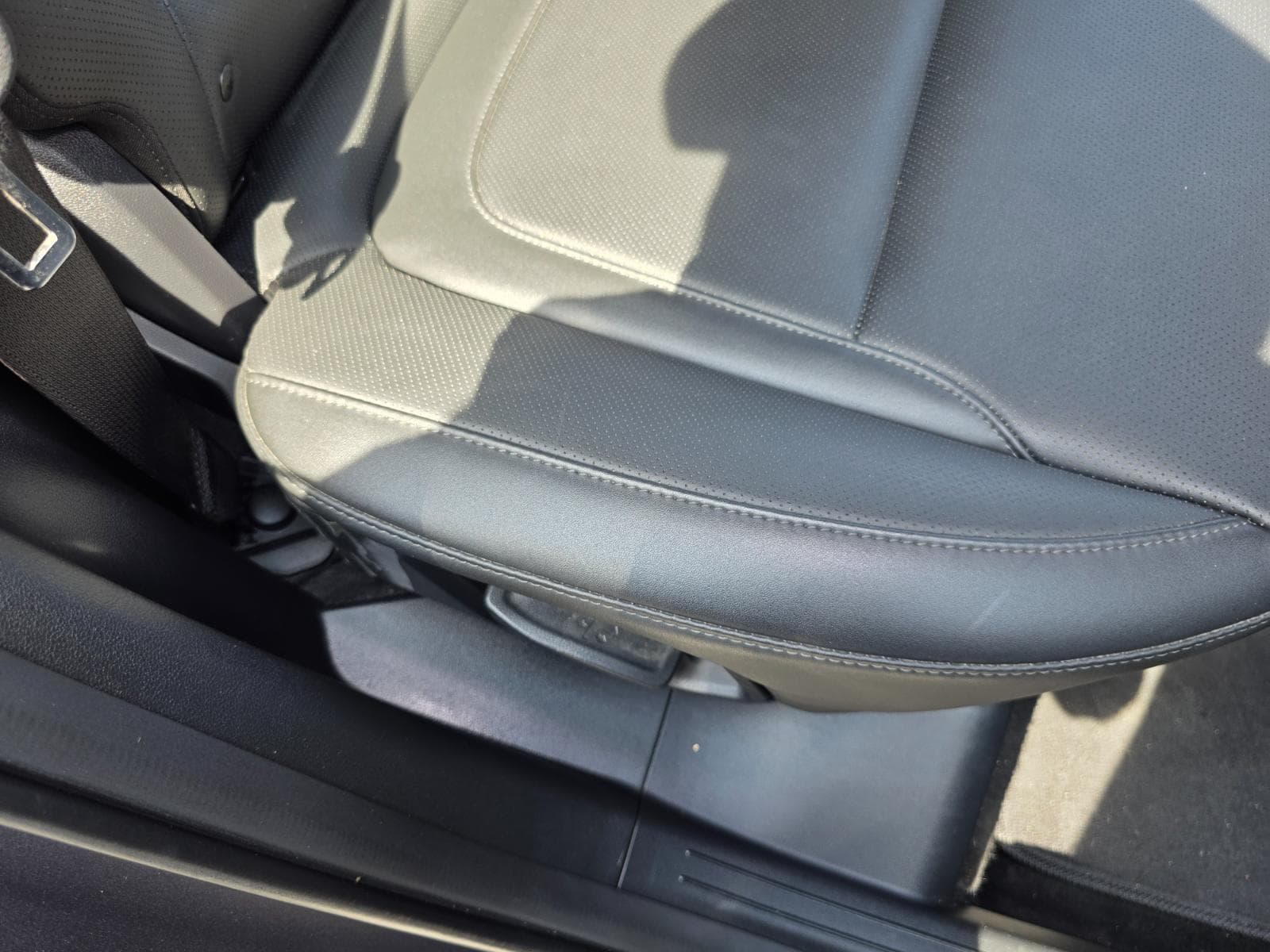 Seats and door trim photo slot 37