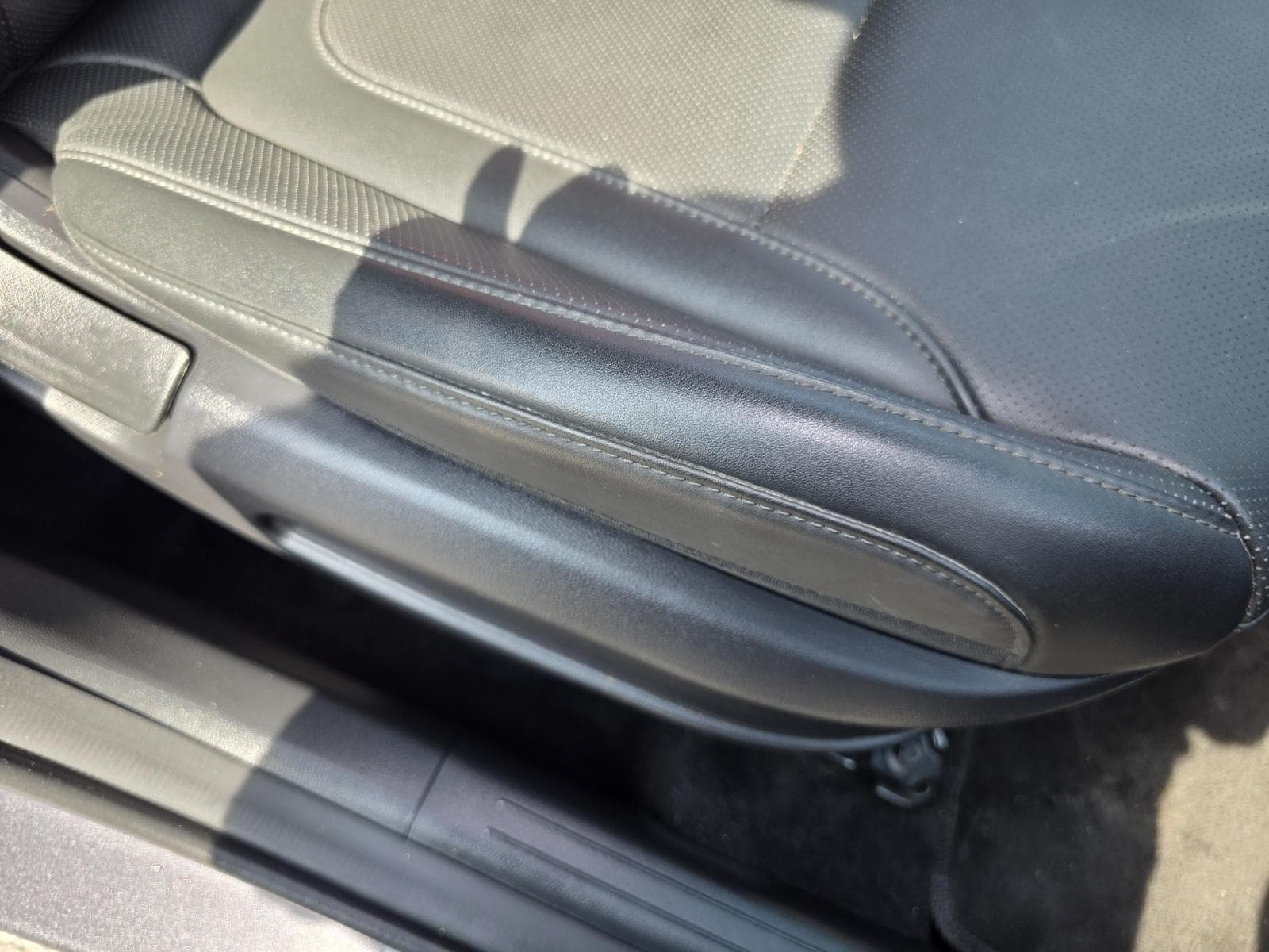 Seats and door trim photo slot 40