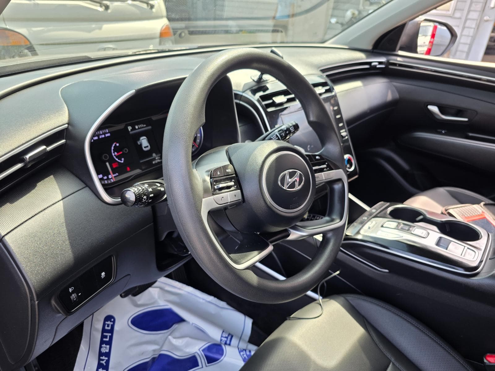 Interior photo slot 42