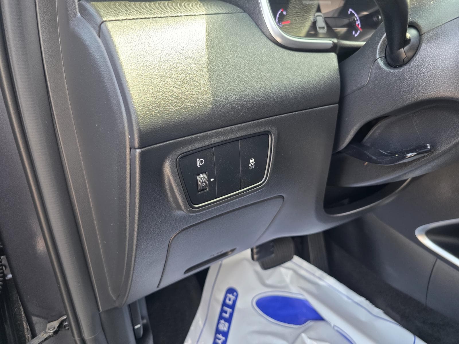 Interior photo slot 43