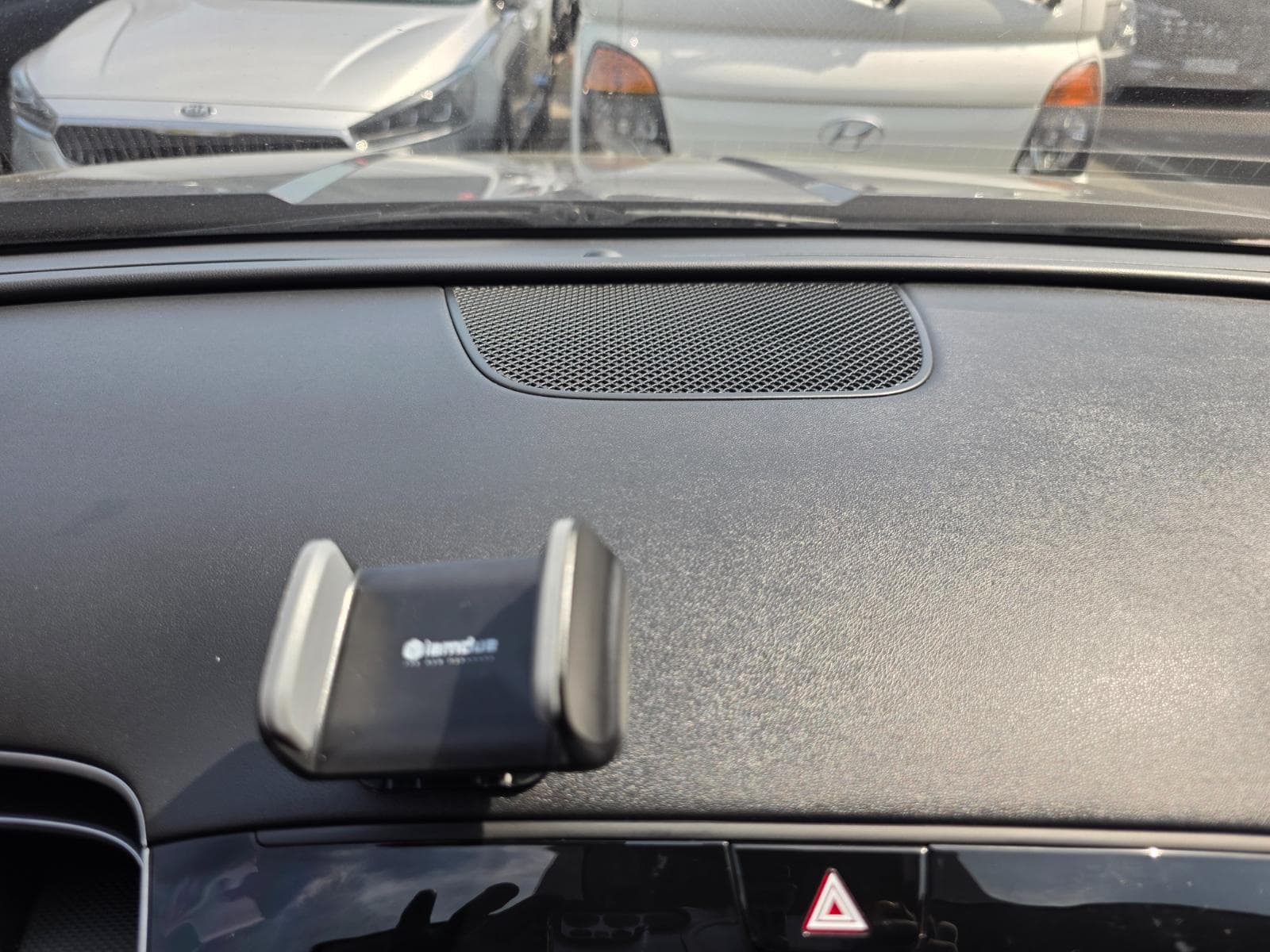 Interior photo slot 46