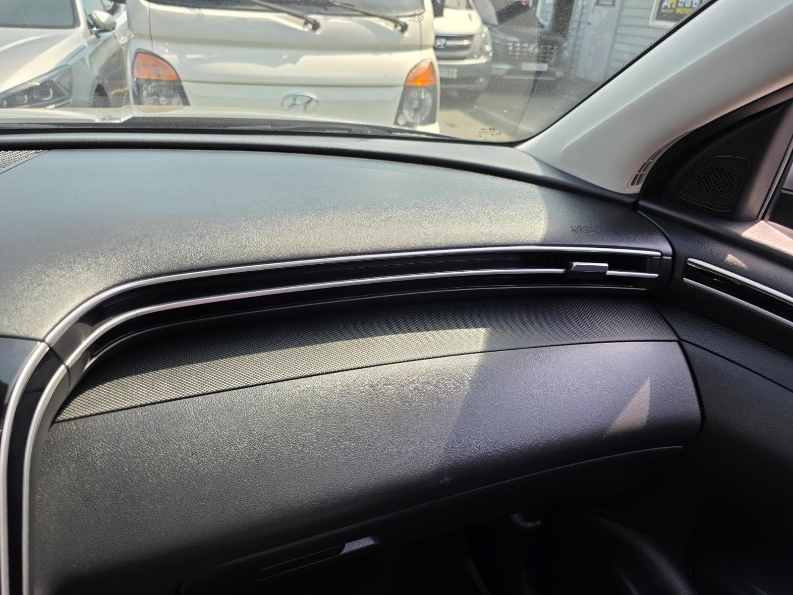 Interior photo slot 47