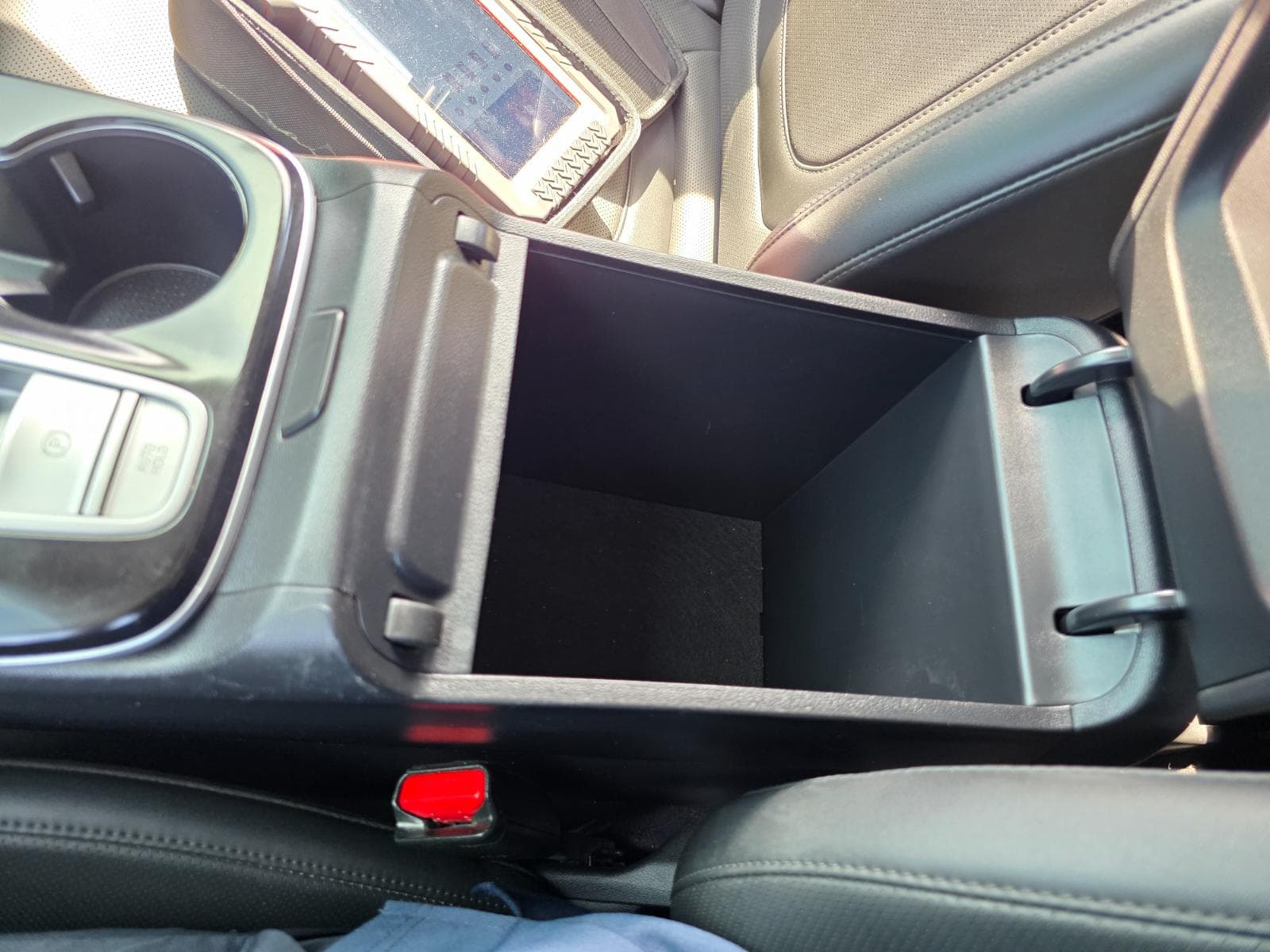 Interior photo slot 62