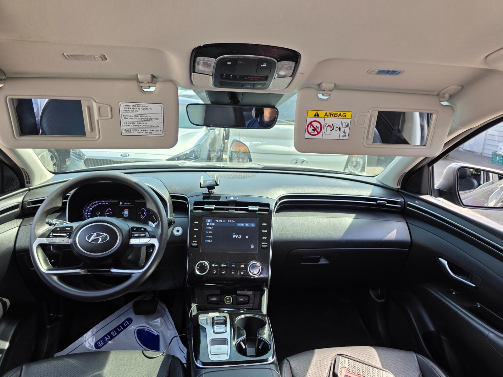 Interior photo slot 64