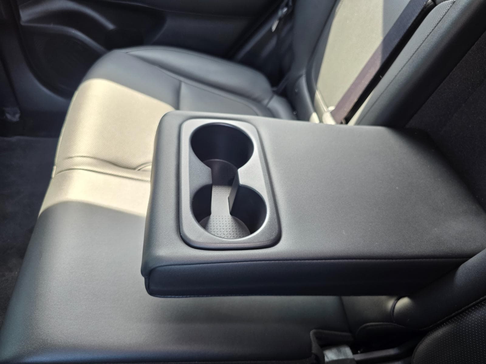 Interior photo slot 68