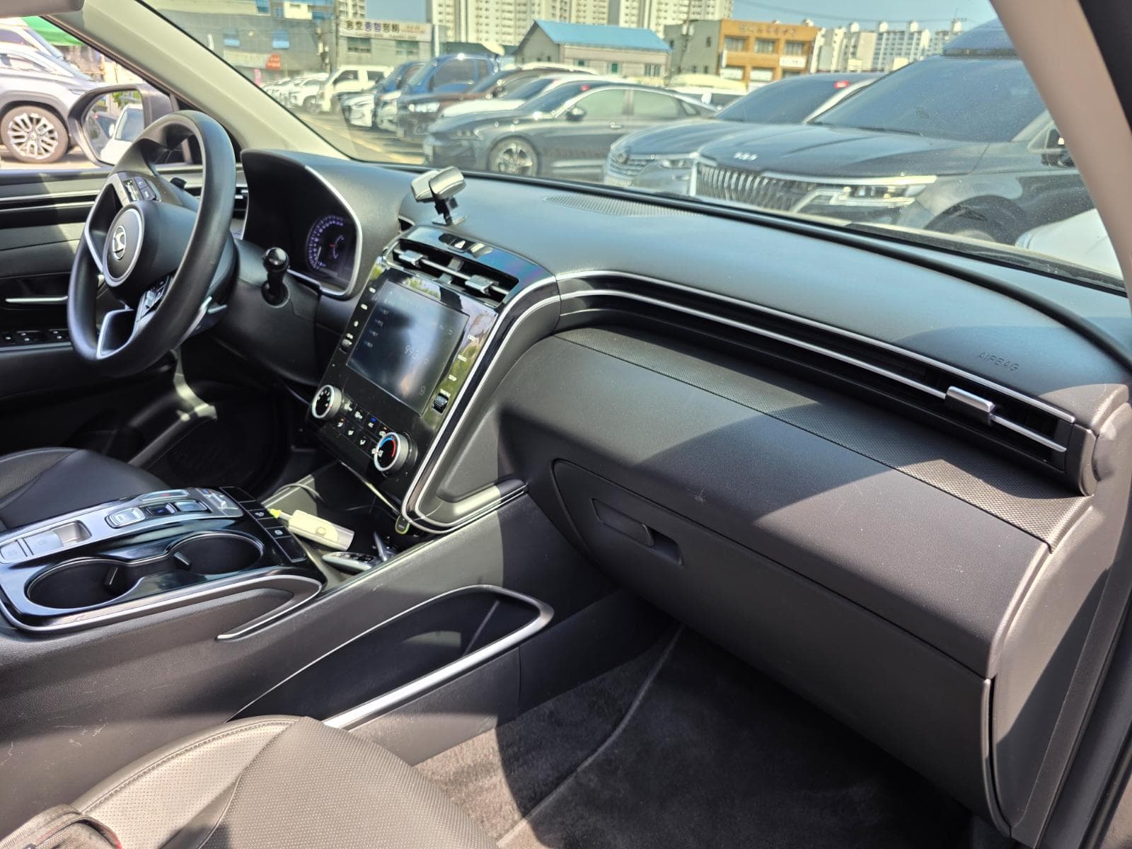 Interior photo slot 69