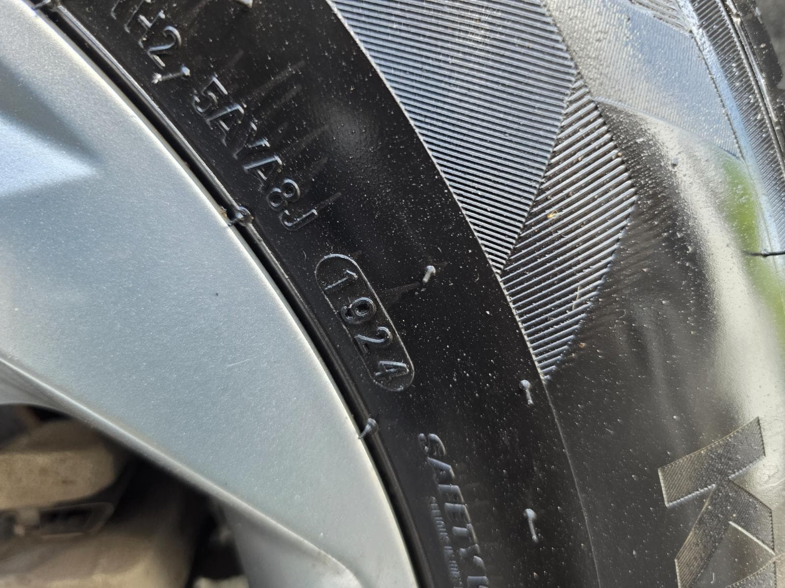Tires, wheels and underbody photo slot 102
