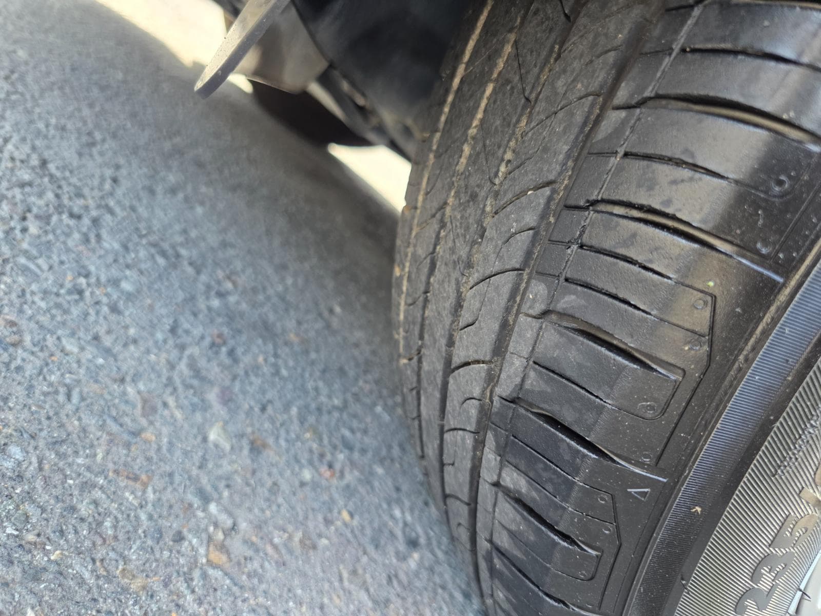 Tires, wheels and underbody photo slot 106