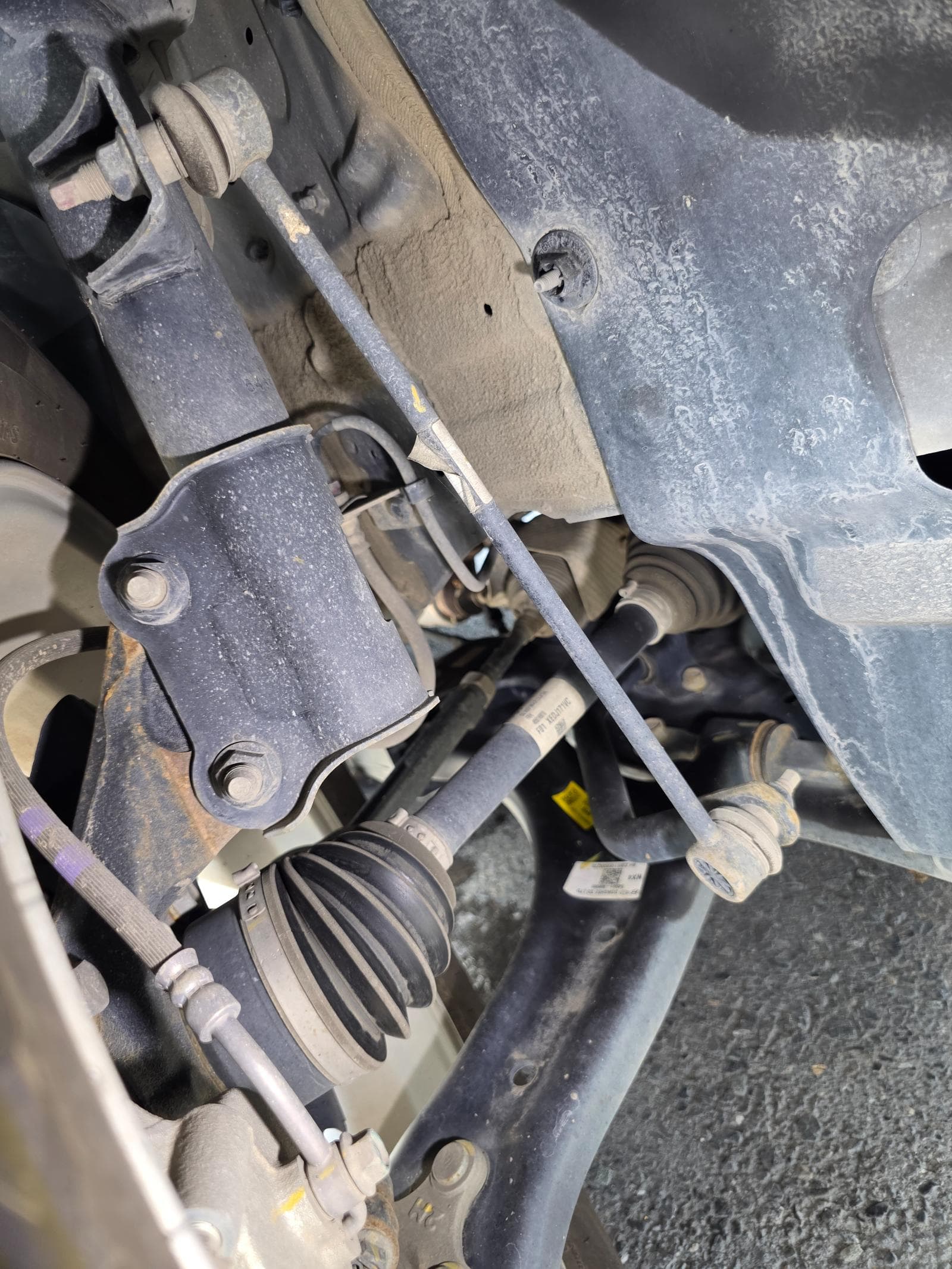 Tires, wheels and underbody photo slot 107
