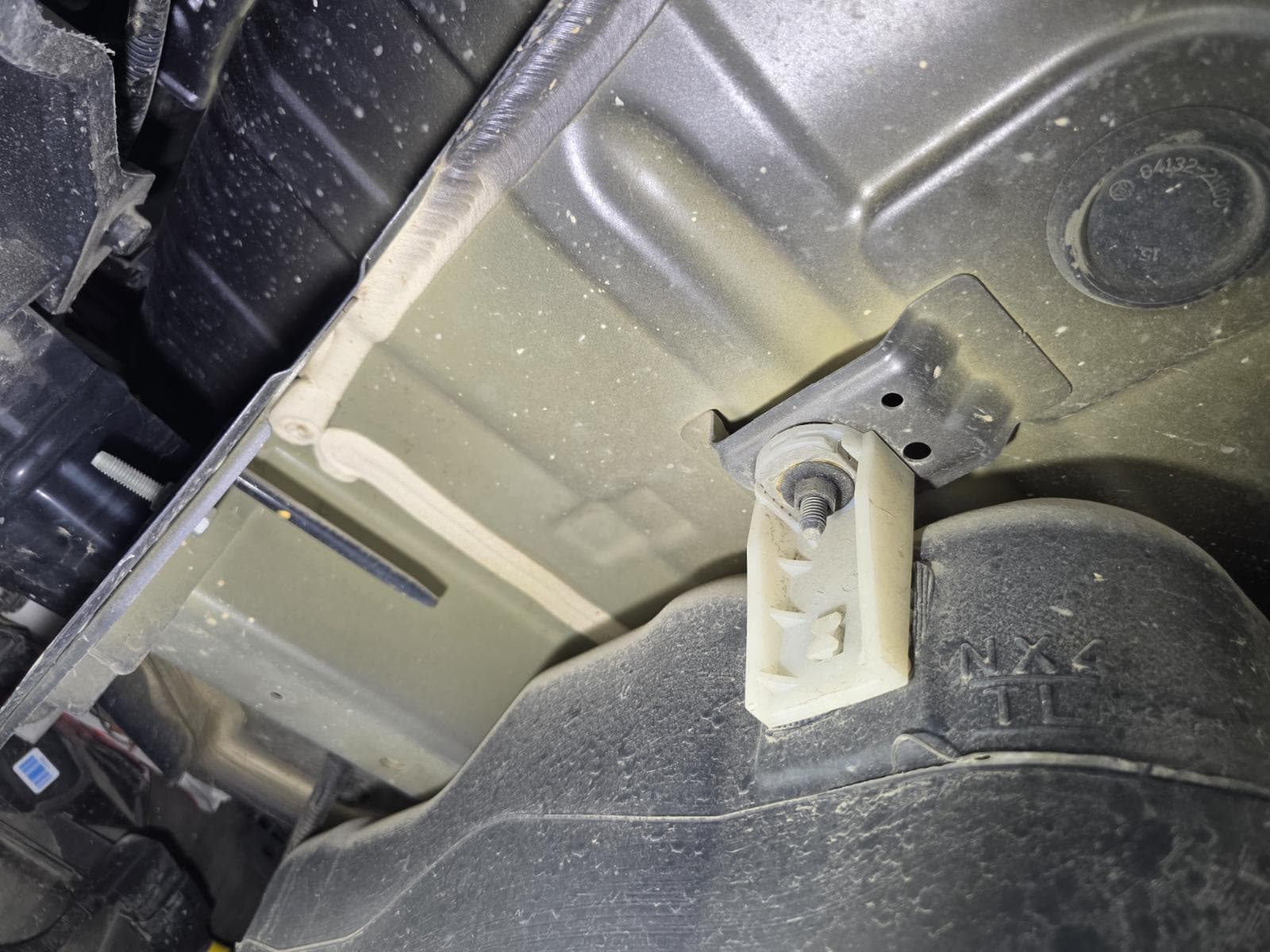 Tires, wheels and underbody photo slot 111