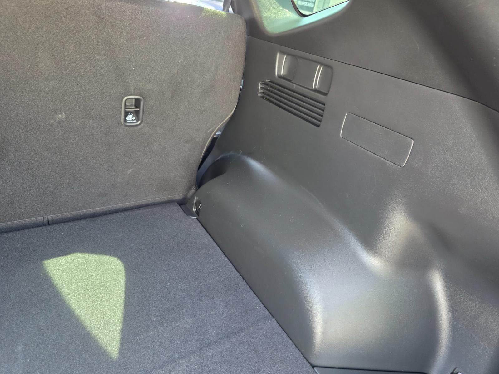 Trunk photo slot 124