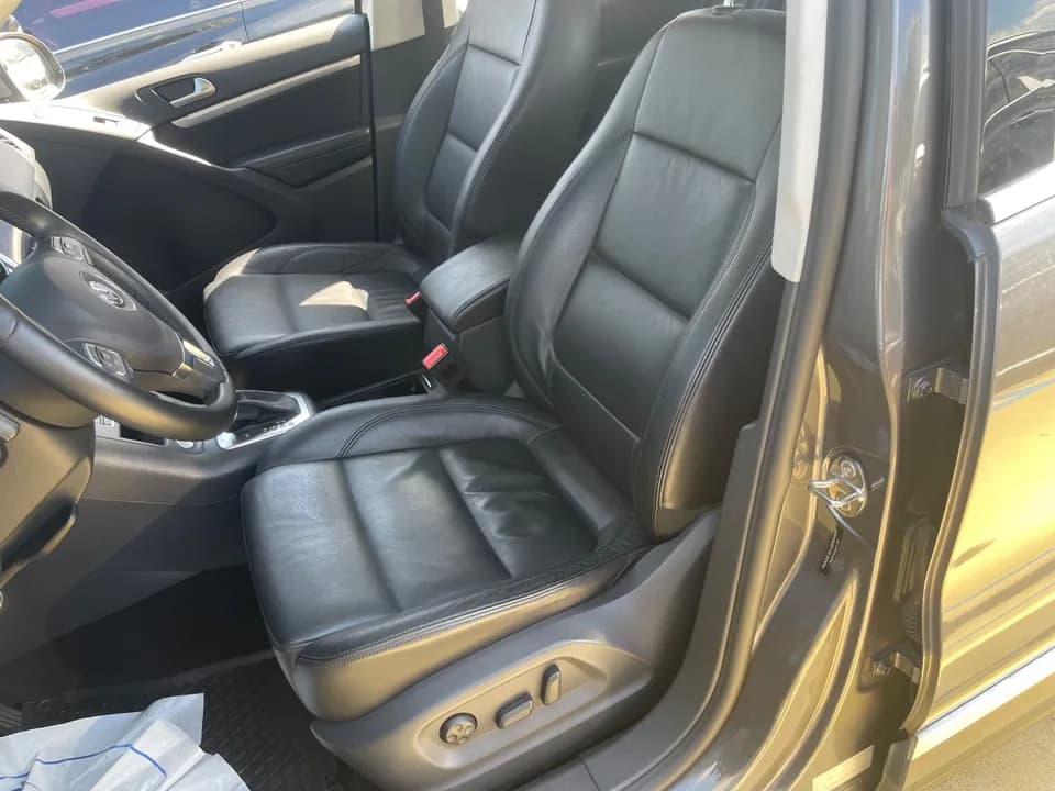 Interior, doors, seats and options inspection photo 26