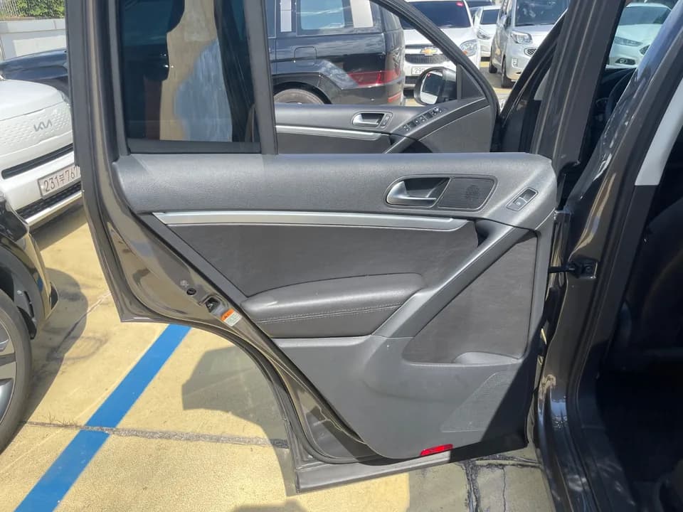 Interior, doors, seats and options inspection photo 27
