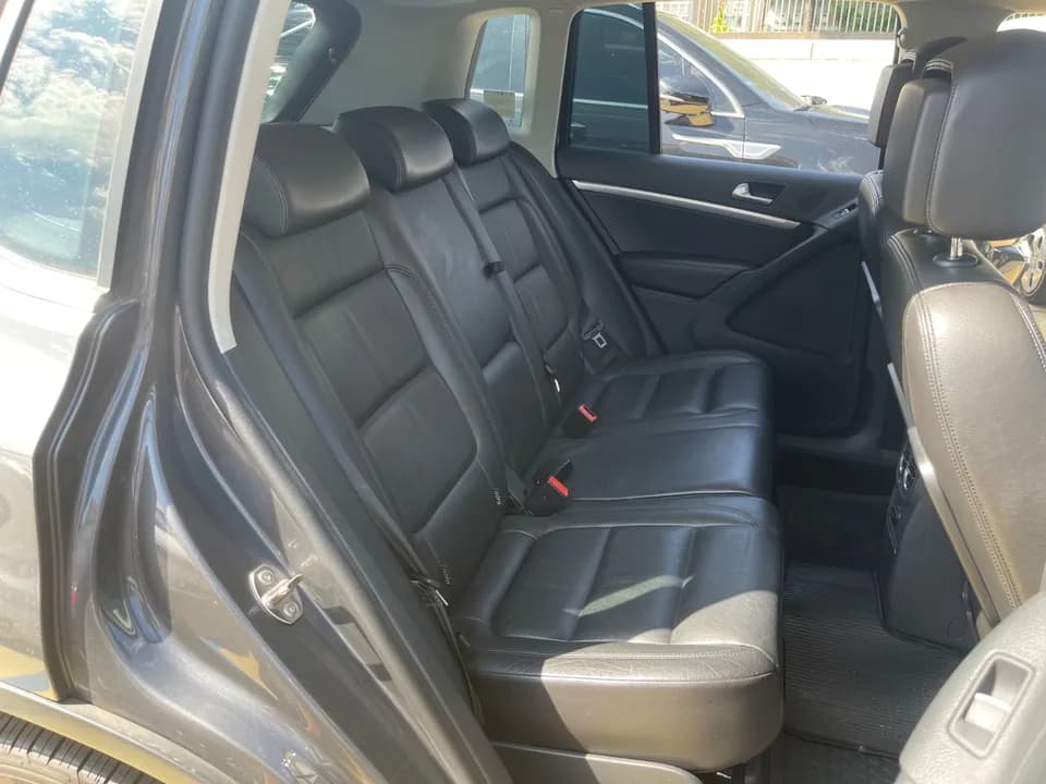 Interior, doors, seats and options inspection photo 30