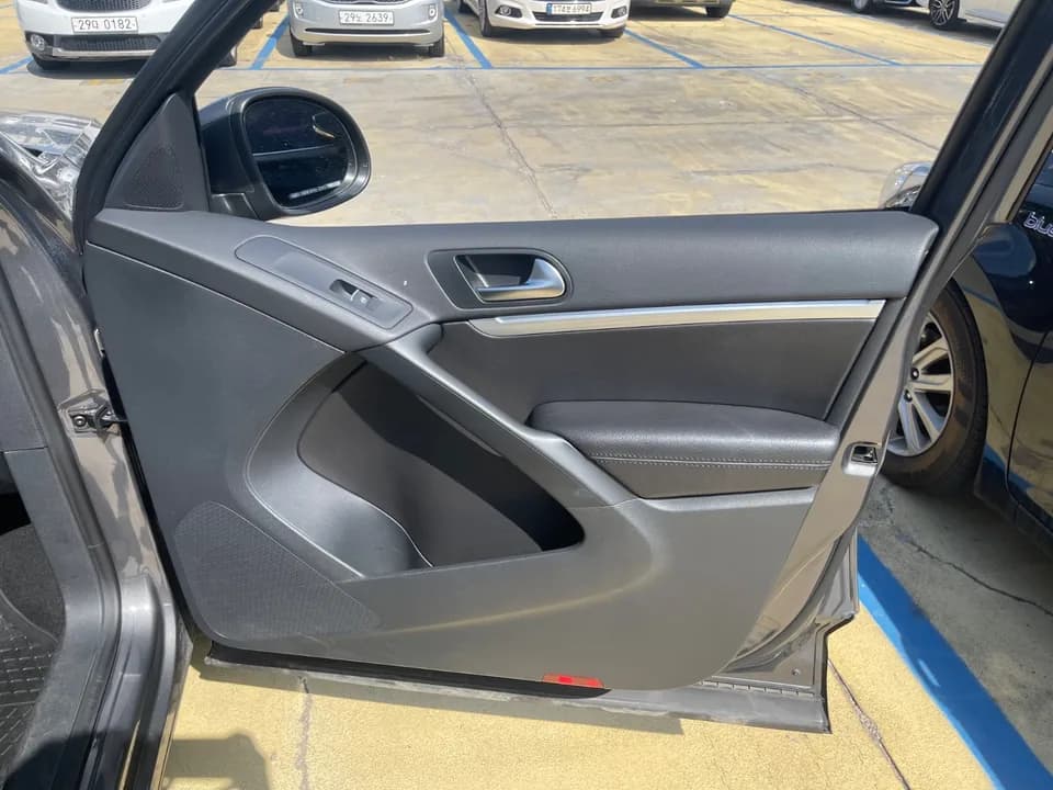 Interior, doors, seats and options inspection photo 31