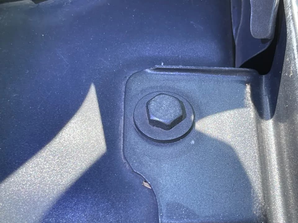 Engine bay, bolts and trunk inspection photo 46